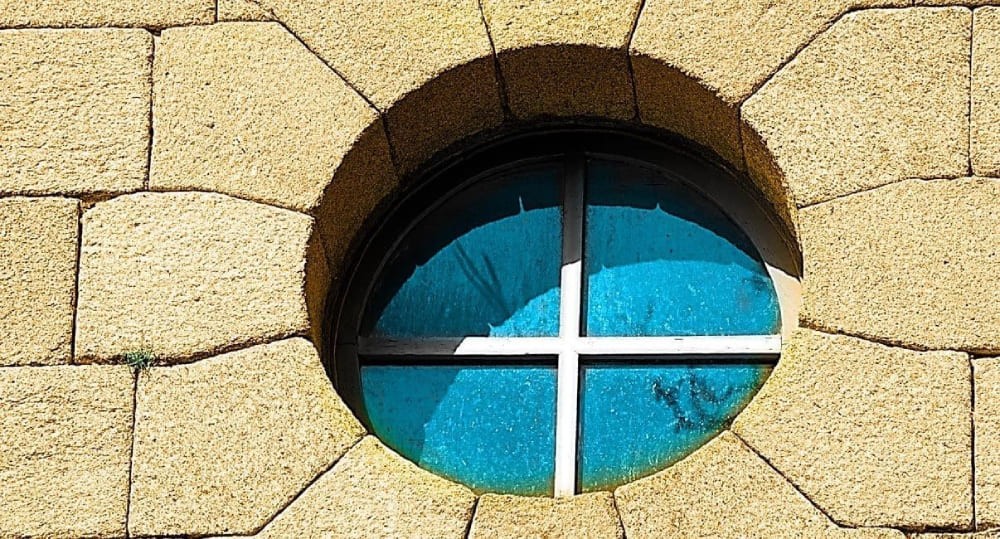 Окно в форме круга